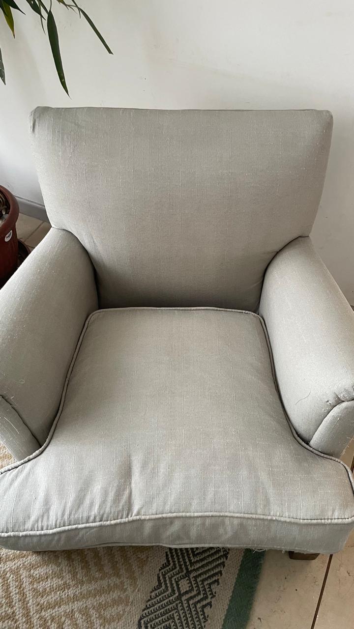 Limpieza de tapicería de sillón en hogar de Santa Cruz después